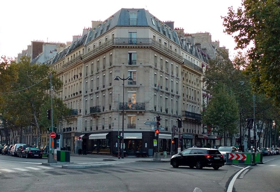 The Hotel La Comtesse Paris - Hotels Near Eiffel Tower
